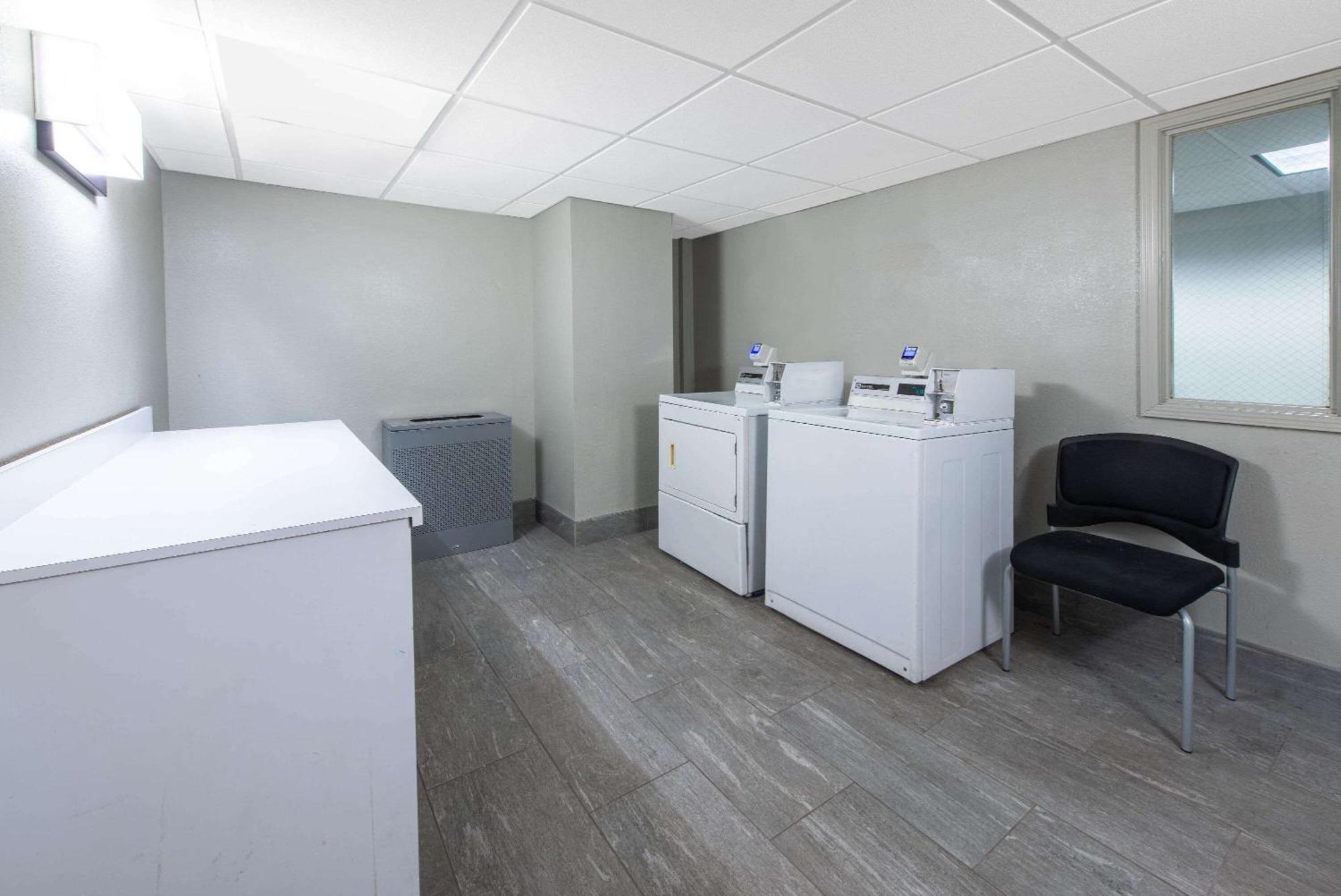 La Quinta By Wyndham Tampa Regency Park Hotel