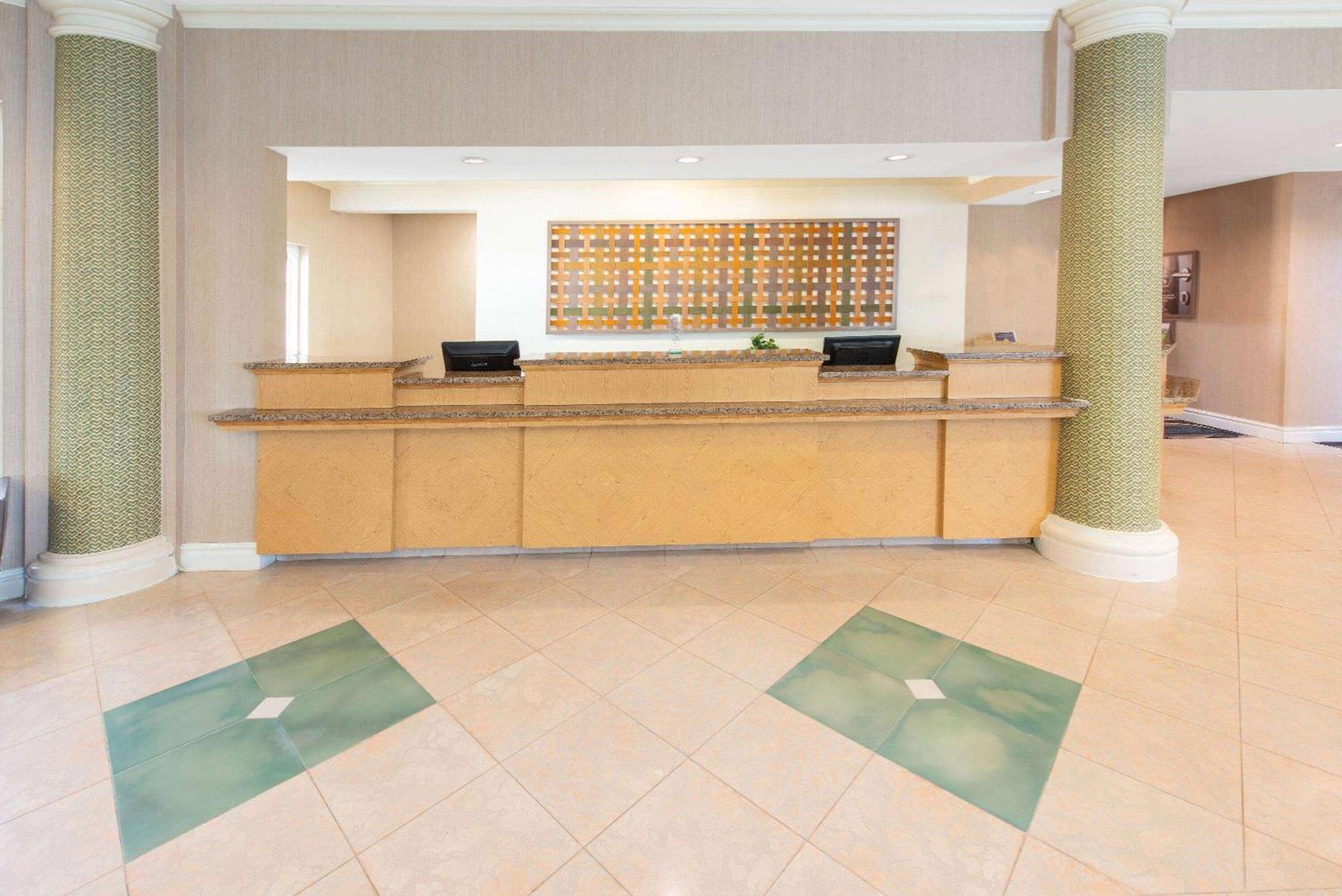 La Quinta By Wyndham Tampa Regency Park Hotel 3*