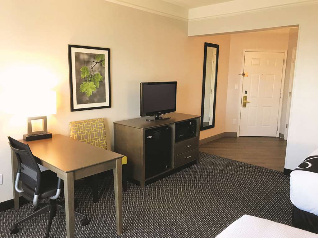 La Quinta By Wyndham Tampa Regency Park Hotel
