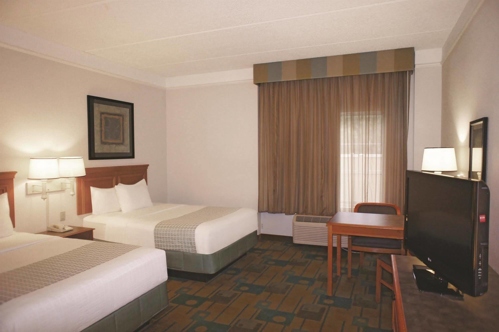 La Quinta By Wyndham Tampa Regency Park Hotel 3*